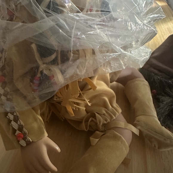 Native American Indian Porcelain Doll Collectible - Picture 13 of 14